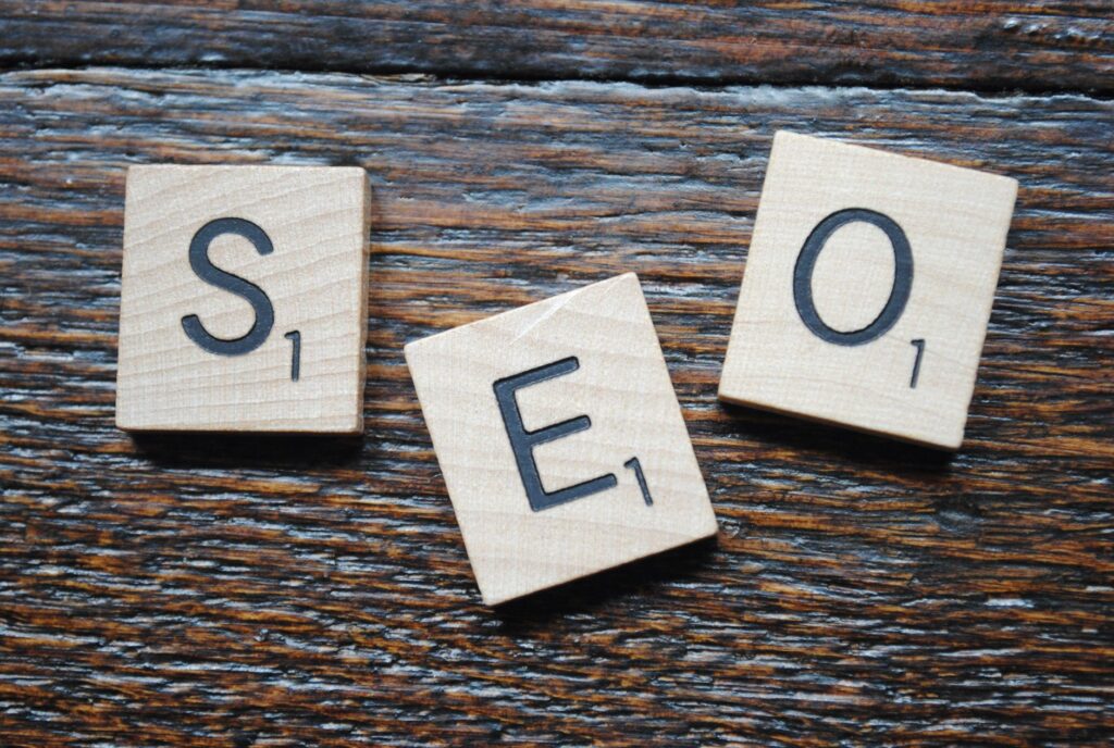 SEO letter tiles on a wooden table